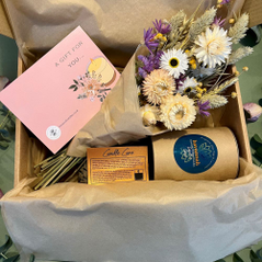 Seasalt at Sunset Emerald Glass Candle Gift Box With Dried Flowers