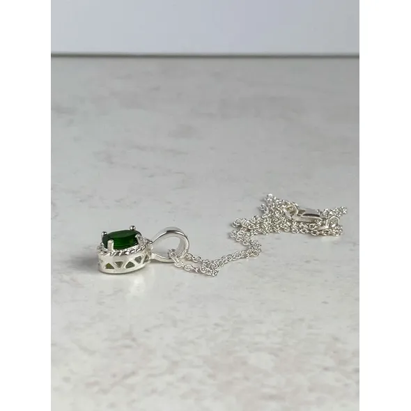 Green chrome diopside pendant