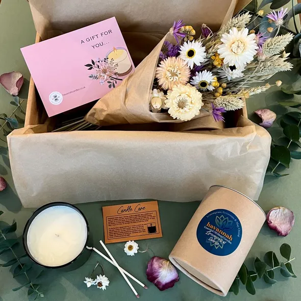 Lemongrass At Sunrise Essential Oil Blend Emerald Glass Candle Gift Box With Dried Flowers