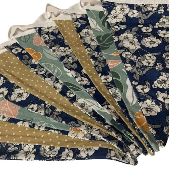 Bunting Fly the Flower