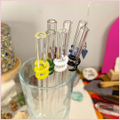 Multiple colours of straws inside a glass