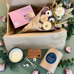 Eucalyptus Breeze Emerald Glass Candle Gift Box With Dried Flowers