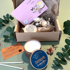 Eucalyptus Breeze Essential Oil Tin Candle Gift Box with dried flowers