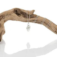 Silver shell necklace