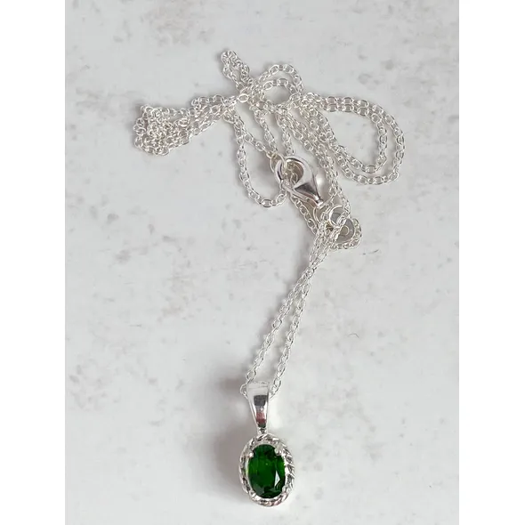Green chrome diopside pendant