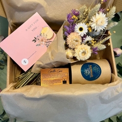 Seasalt at Sunset Emerald Glass Candle Gift Box With Dried Flowers
