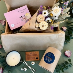 Orange Blossom, Wild Juniper & Vanilla Emerald Glass Candle Gift Box & Dried Flowers
