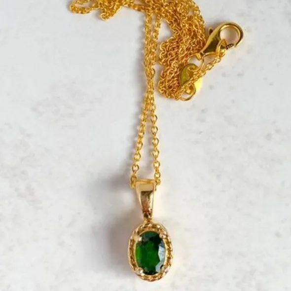 gold chrome diopside pendant