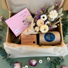 Lemongrass At Sunrise Essential Oil Blend Emerald Glass Candle Gift Box With Dried Flowers