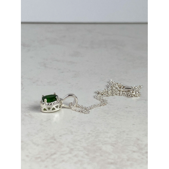Green chrome diopside pendant